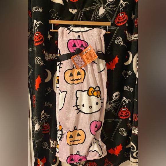 Hello Kitty Pumpkin Ghost Throw Blanket - Picture 1 of 3